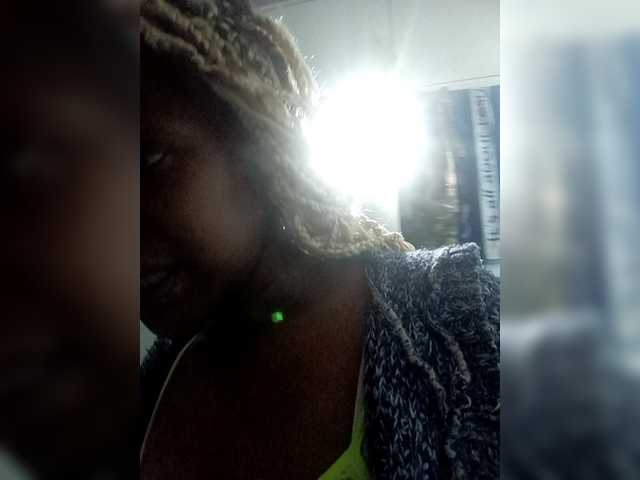 Capturi de ecran de difuzare TheeBilquiss