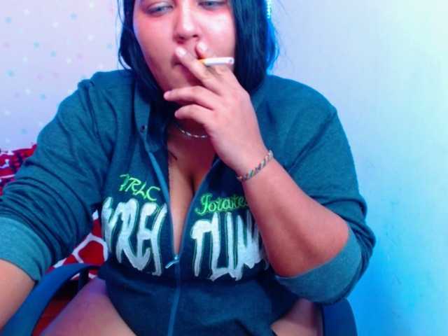 Fotografii Themistress #findom #smoke #mistress #bigboobs #sph #lovense