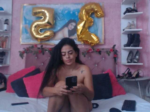 Fotografii TiffanySstar Hello guys, today I am very horny, that such a anal show, 1000 token,