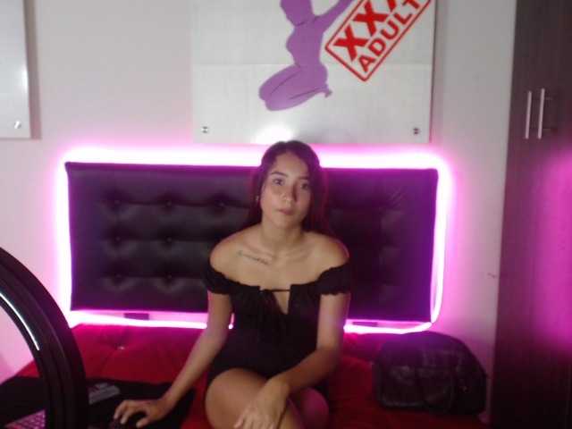 Fotografii TinnySofi18 Hi, it's my first day, I hope for your collaboration, I follow your advice #latina #skinny #feet #young #daddy #New