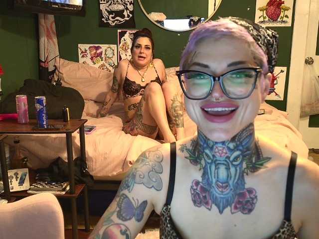 Capturi de ecran de difuzare TitiAndCharlie
