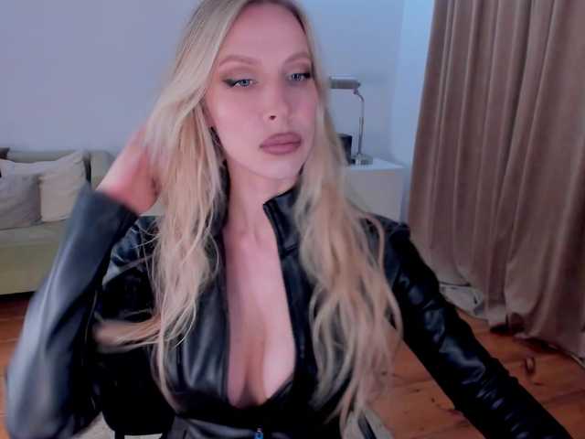 Capturi de ecran de difuzare ToxicBlonde