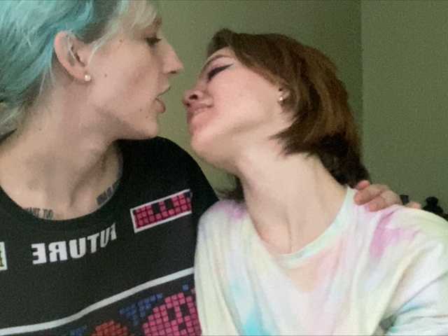 Capturi de ecran de difuzare TreshGirls