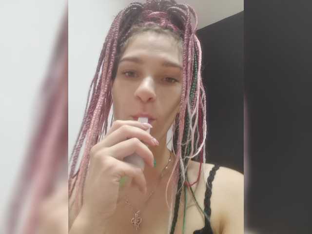 Capturi de ecran de difuzare TreshGirls