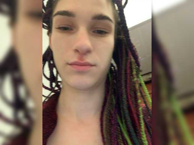 Capturi de ecran de difuzare TreshGirls