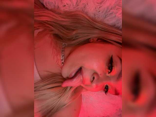Capturi de ecran de difuzare UwUqirl