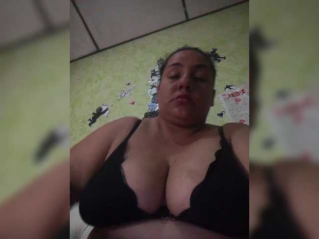 Capturi de ecran de difuzare Valeriacurvy