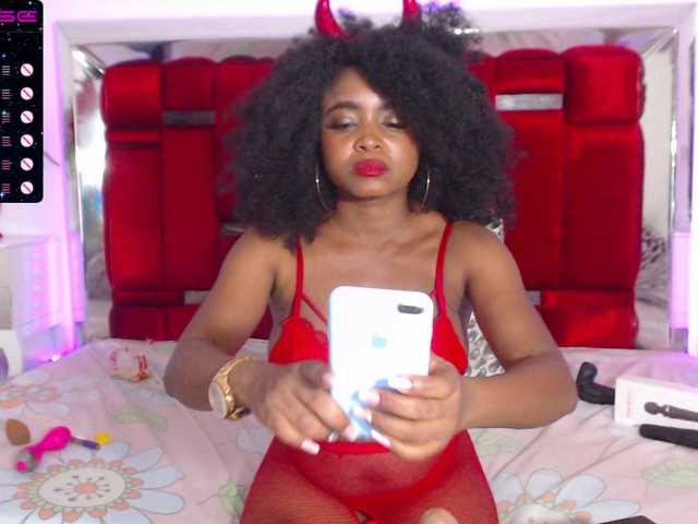 Fotografii valerysexy4 Hey guys, hot day I want you to make me wet for you !! ♥♥ PVT // ON @goal full squirt #ebony #latina # 18 #slim #bigboob #lovens