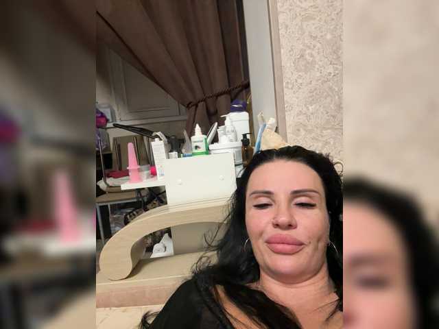 Capturi de ecran de difuzare VampIrina11