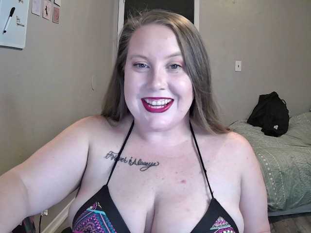 Fotografii VanessaSwayxoxo your favorite bbw reporting for duty! I can't wait to drain your balls. Help me get to my goal of 60,000 tokens by the 1st! Insta - vanessa_swayxoxo