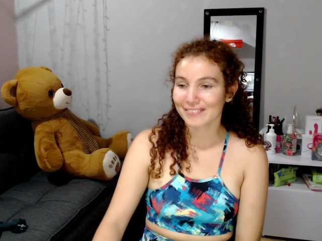 Fotografii VeronicaRusso hello guys enjoy with me 332 tokens to reach the goal Squirt Show