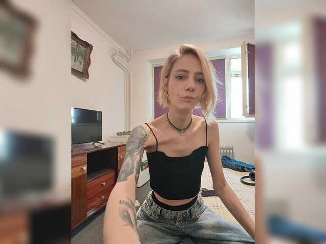 Capturi de ecran de difuzare VikkaContessa