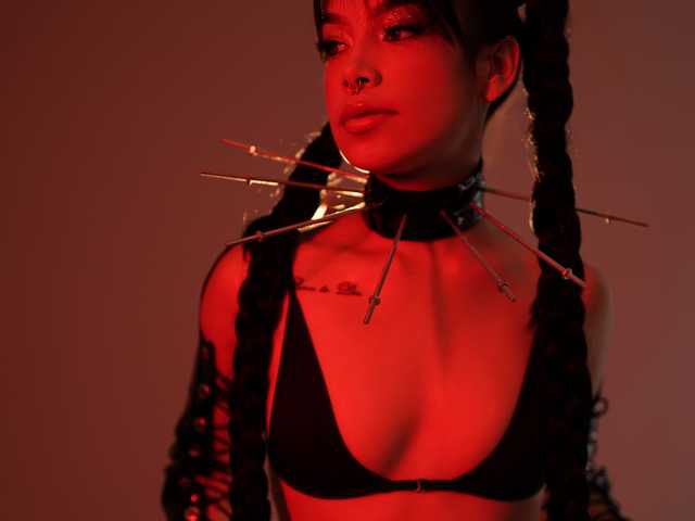 Fotografie a profilului violet-thomas