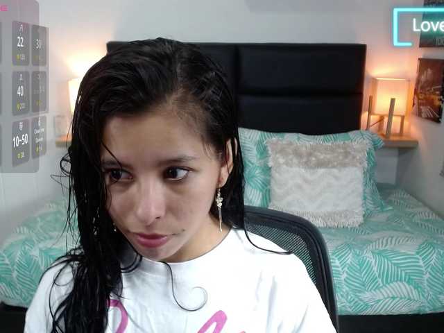 Welcome to my chat room! Feel free to say hi 😊