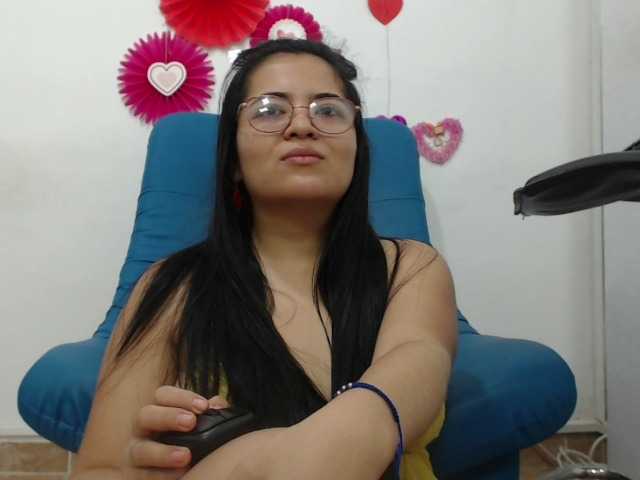 Fotografii Violetaloving hello lovers im violeta fun girl with big ass make me wet and show naked --LUSH ON --MAKE ME MOAN buy controle me toy and make me cum*i love roleplay and play oil* i do anal squrit and play pussy*I HAVE BIG CURVES AND CUTEFEET