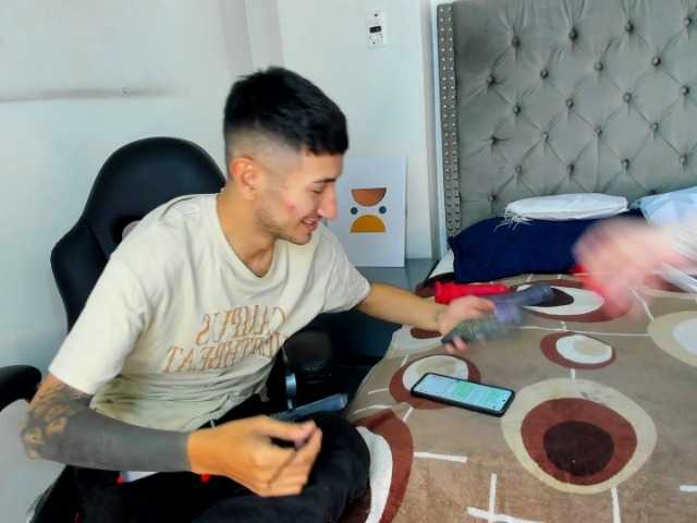 Capturi de ecran de difuzare WaynenMilu