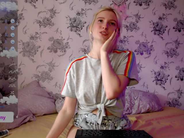 Fotografii whiteprincess 1 token = 1 splash on my white T-shirt (find out what's under it dear) #teen #new #young #chat #blueeyes