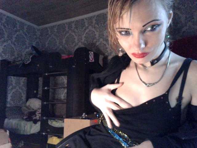 Fotografii WildMissNiks Hello my adorable. I am ready to burn passionately in a private show. Waiting for you and invite you.