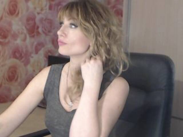 Capturi de ecran de difuzare RrredQueen