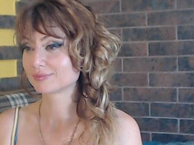 Capturi de ecran de difuzare RrredQueen