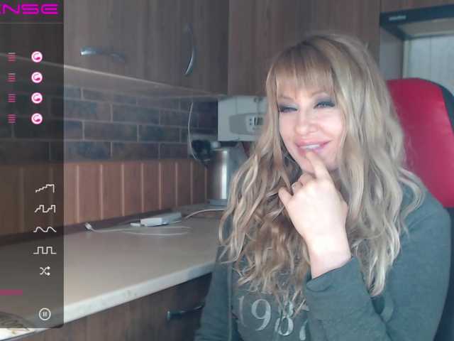 Capturi de ecran de difuzare RrredQueen