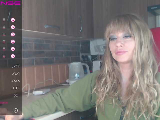 Capturi de ecran de difuzare RrredQueen