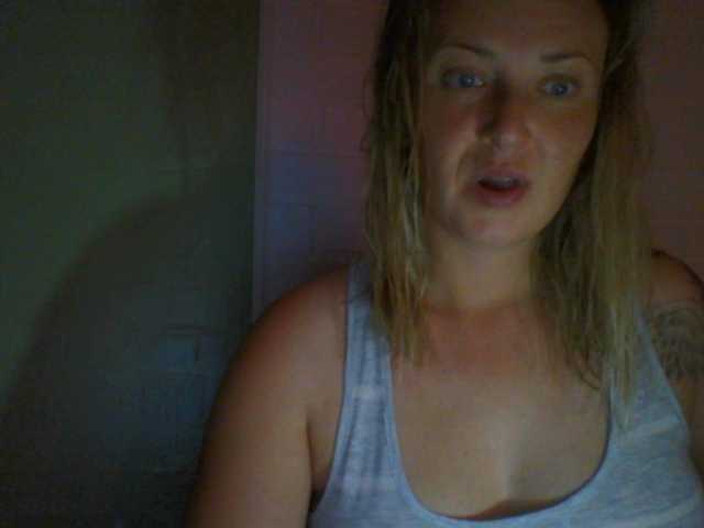 Fotografii XswetaX I look at your cam for 30 tokens. chest-40 tokens