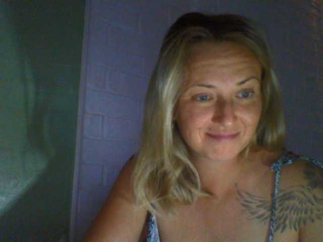 Fotografii XswetaX I look at your cam for 30 tokens. chest-40 tokens