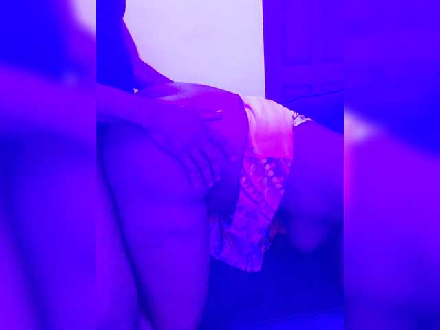 Capturi de ecran de difuzare XXHOMEALONE1
