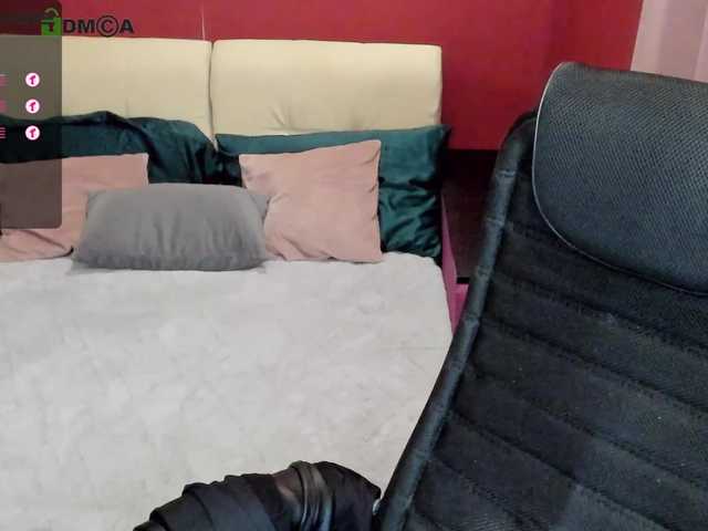 Fotografii yatvoyakoshka Lovens vibrates from 2 tokens at a time)In private I play with toys, role-playing, sam to cam, femdom)Orgasm in pvt - 555tk or lovens control 10 min)In full private I play with the ass and realize any fantasies) invite!