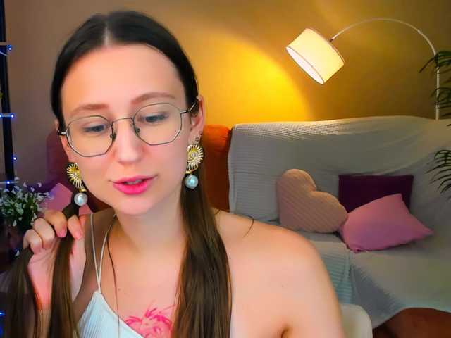 Capturi de ecran de difuzare YourLovellyStory